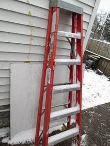 lot 29 image: Louisville 6ft fiberglass a-frame l...