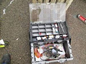 lot 42 image: Husky 22in Cantilever Pro tool Box ...