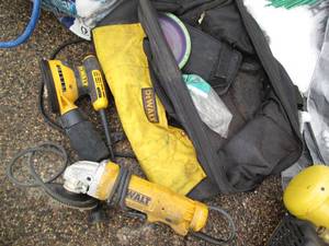 lot 46 image: Dewalt softsude tool bag, electric ...