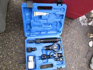 lot 49 image: Hydraulic Nut Splitter tool kit...
