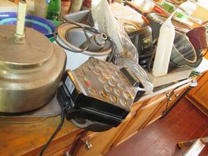 lot 74 image: Assorted kitchen countertop applian...