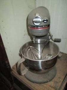 lot 78 image: KitchenAid Stand Mixer with Stainle...
