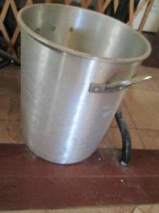 lot 80 image: Large Turkey fryer stock pot...