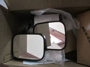 lot 83 image: 4 Automotive side mirrors...