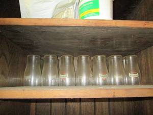 lot 88 image: Murphys Irish red drink glasses...