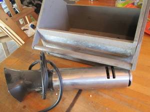 lot 94 image: Sous immersion circulator in a vintage wooden box