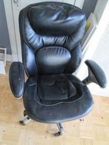 lot 210 image: Executive office chair...