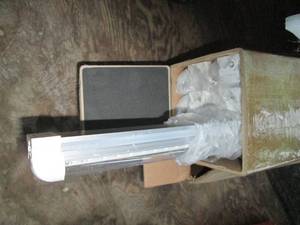 lot 225 image: LED 8 lights, 12 total...