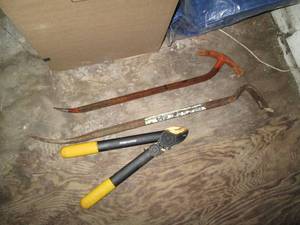 lot 243 image: 2 Pry bars and a pruner...