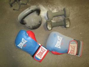 lot 255 image: Boxing gloves, 10lb weights, and du...