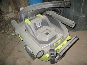 lot 271 image: Ryobi 18v 6-galkon wetdry shop vac...