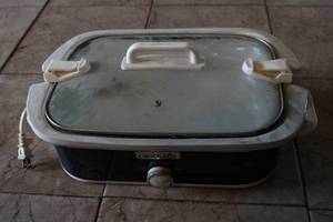 lot 101 image: Travel Crock Pot with locking lid...