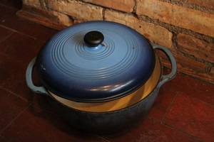 lot 105 image: Lodge Cast iron 6qt Dutch Oven with...