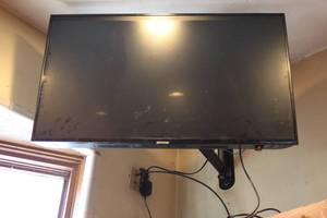 lot 112 image: Samsung flat screen TV with wall mo...