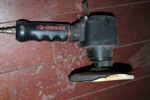 lot 120 image: Husky pneumatic dual action sander...