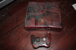 lot 125 image: Xbox 360 Gears of War game console ...