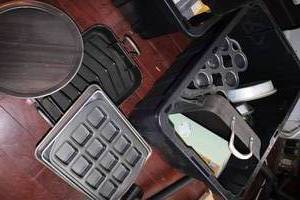 lot 145 image: Large tote of heavy duty bakeware a...