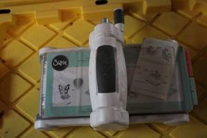 lot 148 image: Sizix craft machine and accessories...