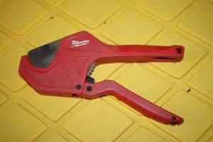 lot 154 image: Milwaukee 1 58in PVC cutter...