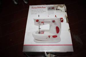 lot 182 image: Easy Stitcher sewing machine for si...