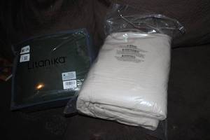 lot 189 image: Queen size sheet set plus unknown s...