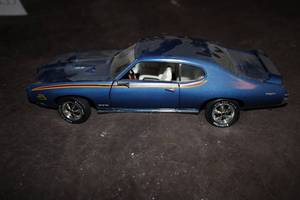 lot 205 image: Ertl replica 118 scale 1969 GTO Th...