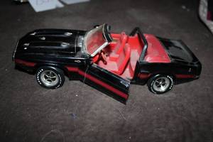lot 280 image: 118 scale Ertl replica 1969 Ford S...