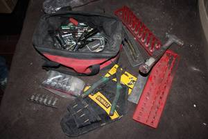 lot 285 image: Small Milwaukee soft sided tool bag...