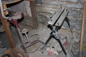 lot 307 image: Portable rifle stabilizer bipod and...