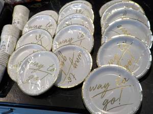 lot 5 image: 128 x 7 Paper Plates and 24 Cups...