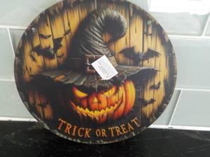 lot 17 image: Trick or Treat Sun Catcher 8...