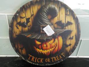 lot 18 image: Trick or Treat Sun Catcher 8...