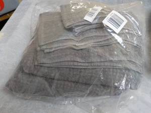 lot 47 image: 6 pc Towel Set...