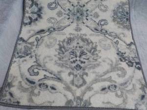 lot 49 image: 20 x 34 Mapel Accent Rug...