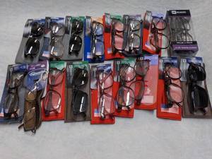 lot 138 image: 20 pair Readers with Cases- variety...