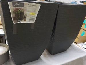 lot 142 image: Set of 2 Tall Jardinera Alto 14 x 1...