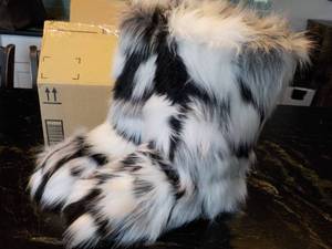 lot 95 image: Black, Gray and White Fur Lined Boo...