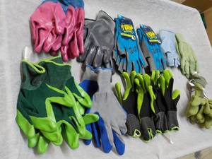 lot 202 image: Variety of Gloves...