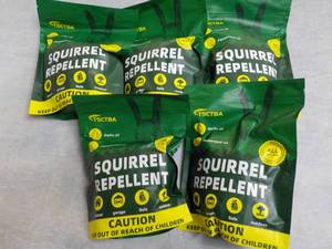 lot 211 image: 5 bags Squirrel Repellent...