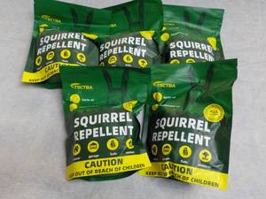 lot 213 image: 5 bags Squirrel Repellent...