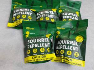 lot 214 image: 5 bags Squirrel Repellent...