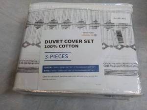 lot 251 image: 3 pc Duvet Cover Set QueenKing...