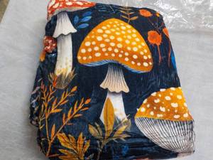 lot 268 image: 80 x 60 Throw...