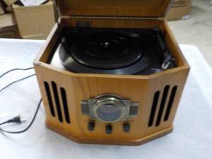 lot 319 image: Classic Entertainment Console...