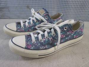 lot 12 image: (BS) Pair of Converse All Star Snea...