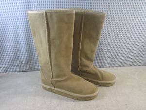 lot 18 image: (BSB) Pair of Skechers Australian S...