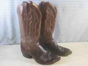 lot 20 image: (CSB) Pair of J. Chisholm Cowboy Bo...