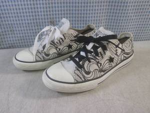 lot 24 image: (BSB) Pair of Converse One Star Sne...