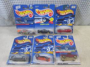 lot 254 image: (EC1) Assorted Hot Wheels in Packag...