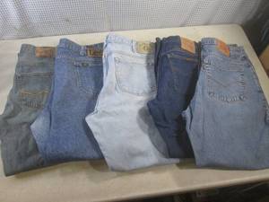 lot 31 image: (CS) 5 Pairs of Denim Blue Jeans - ...